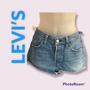 LEVI’S  501 Women’s SHORT SHORTS Button Fly raw rolled hem 26 Waist